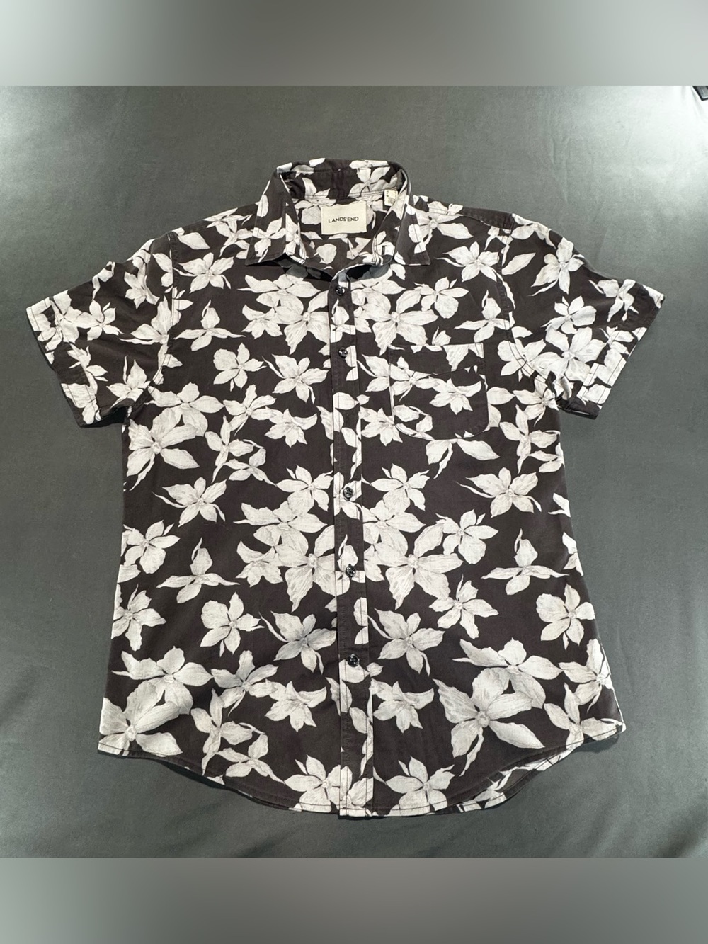 Lands’ End Men’s Floral Button Down Shirt Gray Short Sleeve Medium